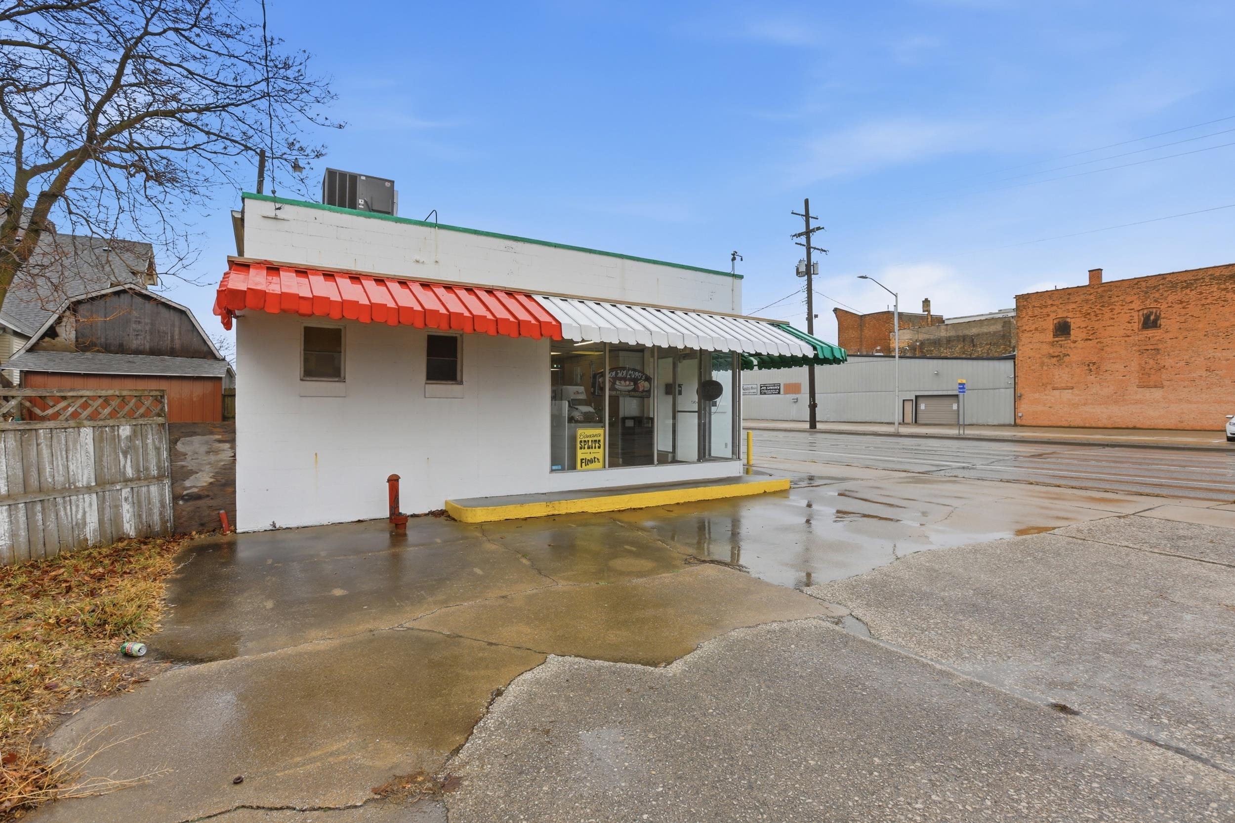 200 N Henry Street Unit: 201 N Linn