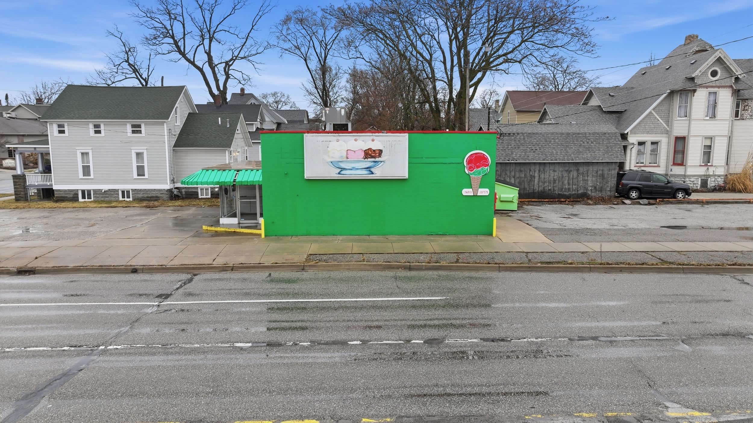 200 N Henry Street Unit: 201 N Linn