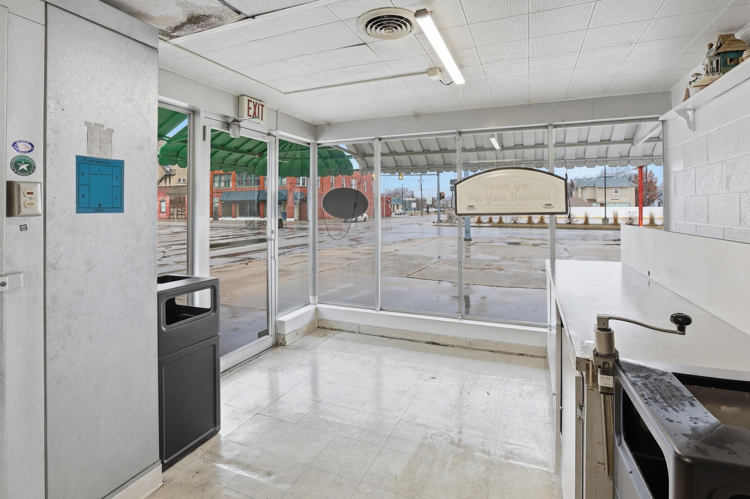 200 N Henry Street Unit: 201 N Linn