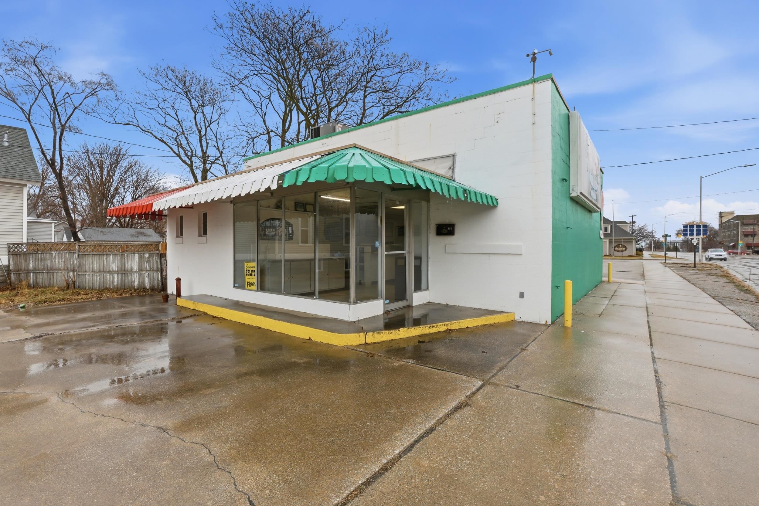 200 N Henry Street Unit: 201 N Linn