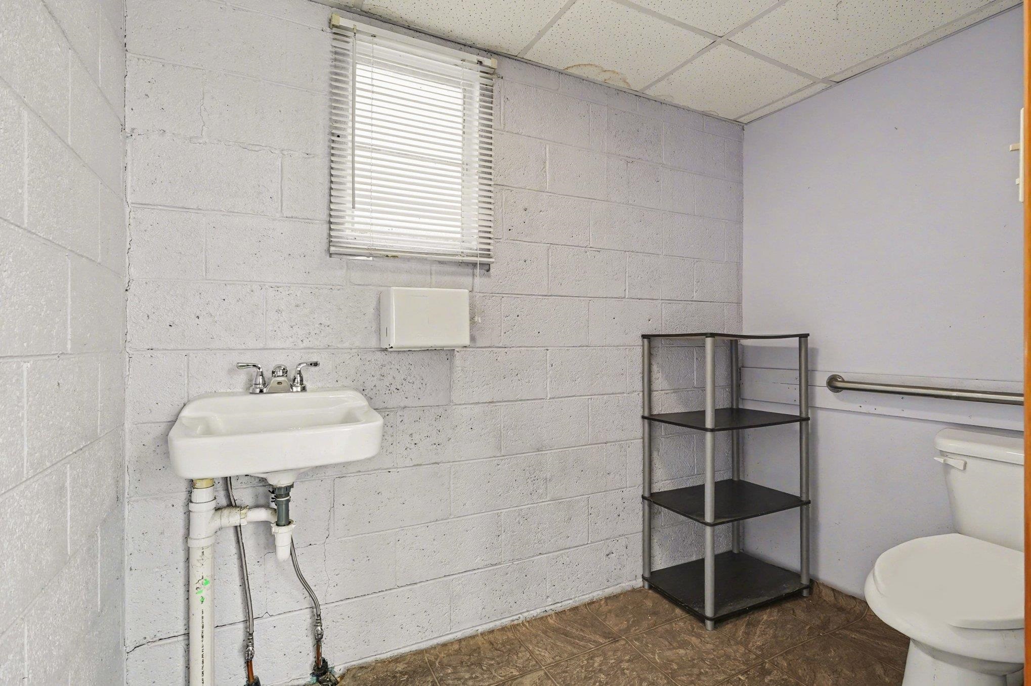 2101 Broadway Avenue