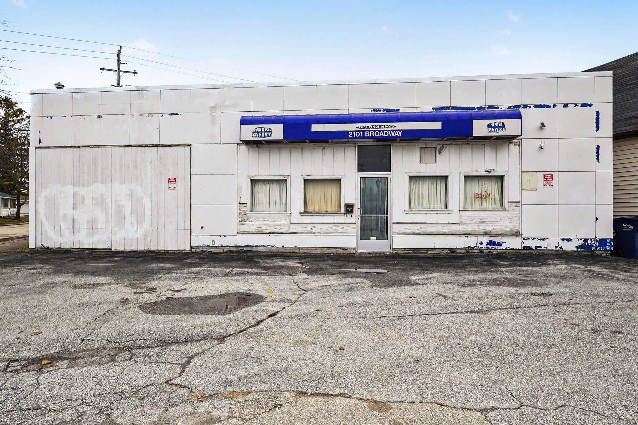 2101 Broadway Avenue