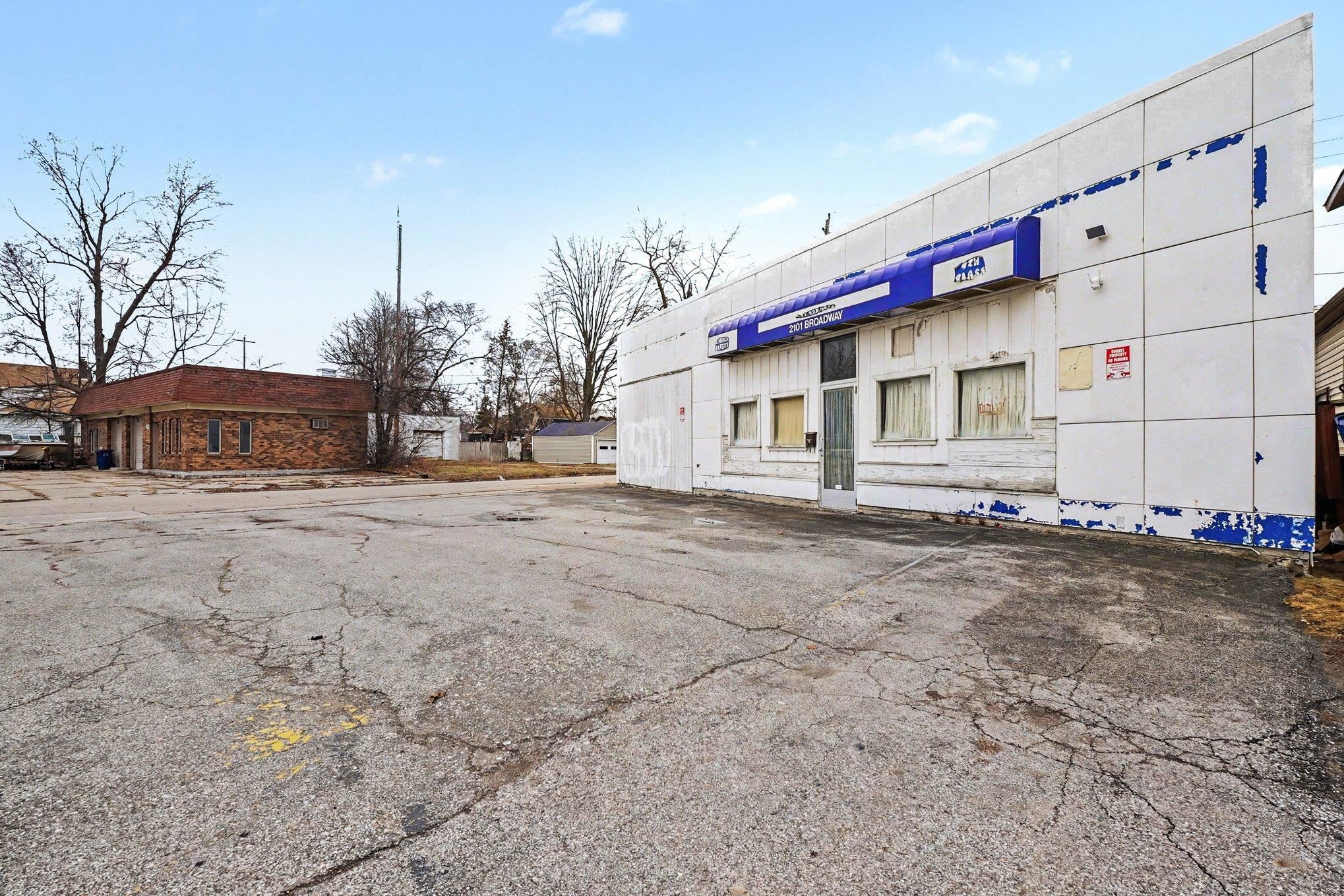 2101 Broadway Avenue