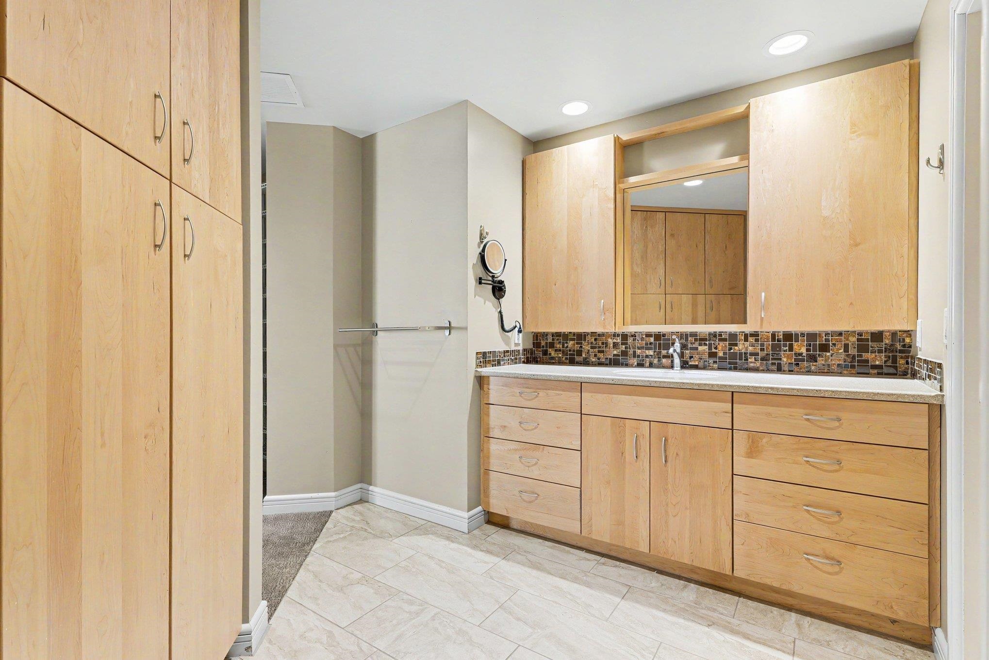 1111 N Water Street Unit: 111