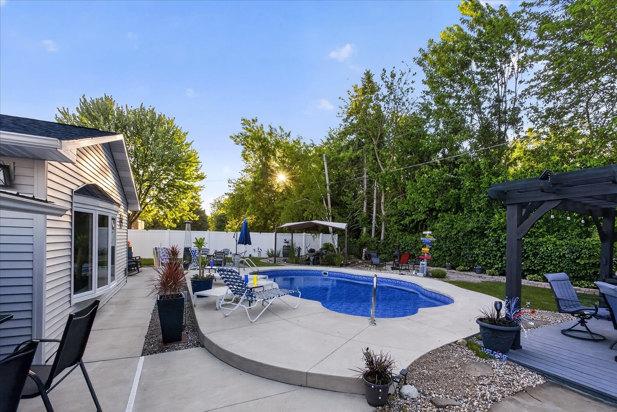 2224 Sunset Lane
