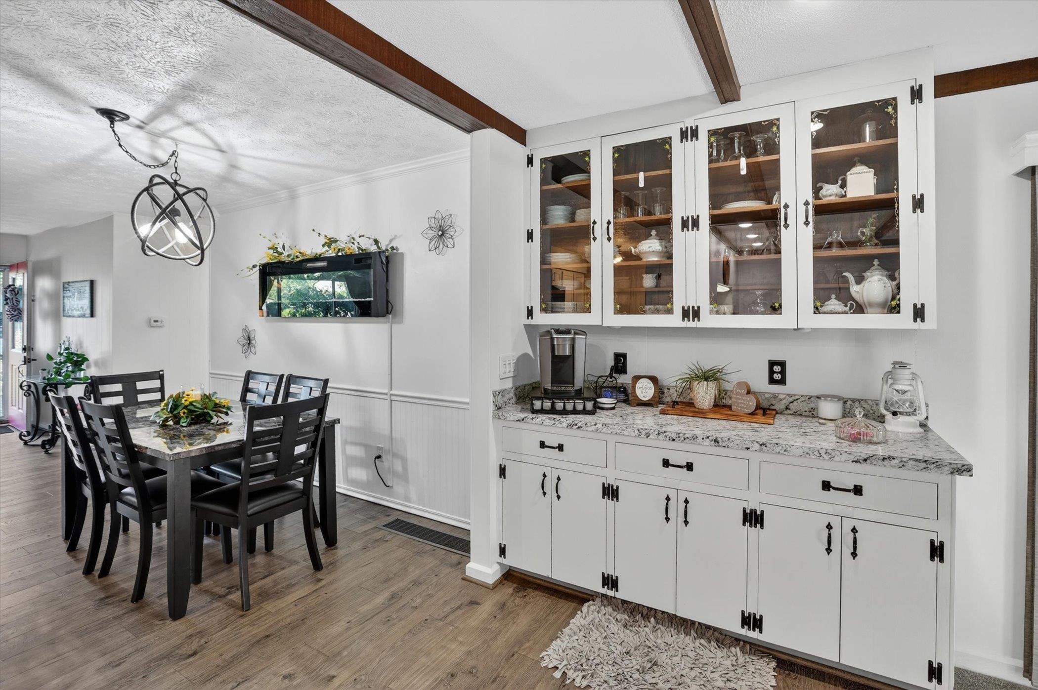 2224 Sunset Lane