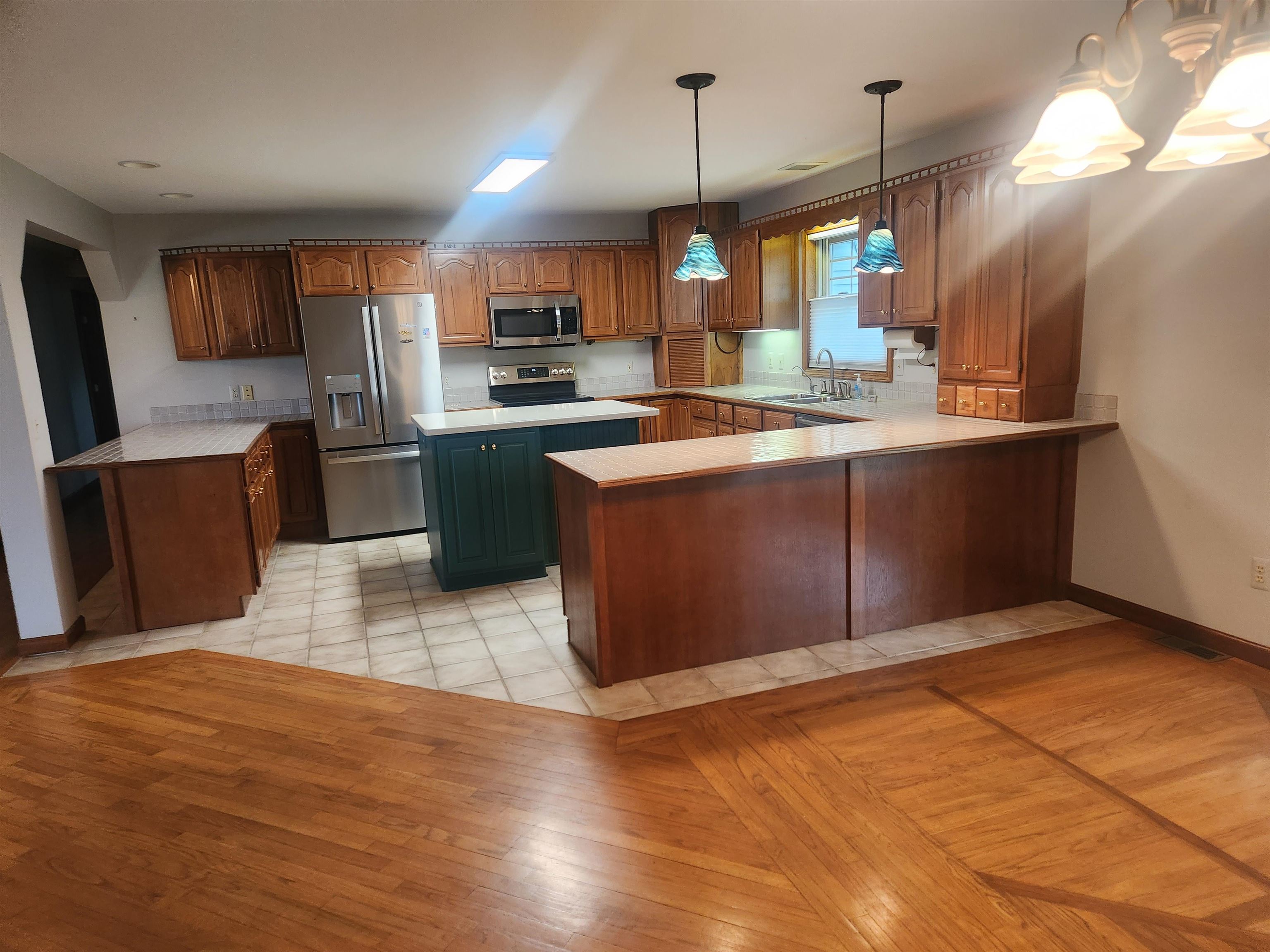 316 W Midland Road
