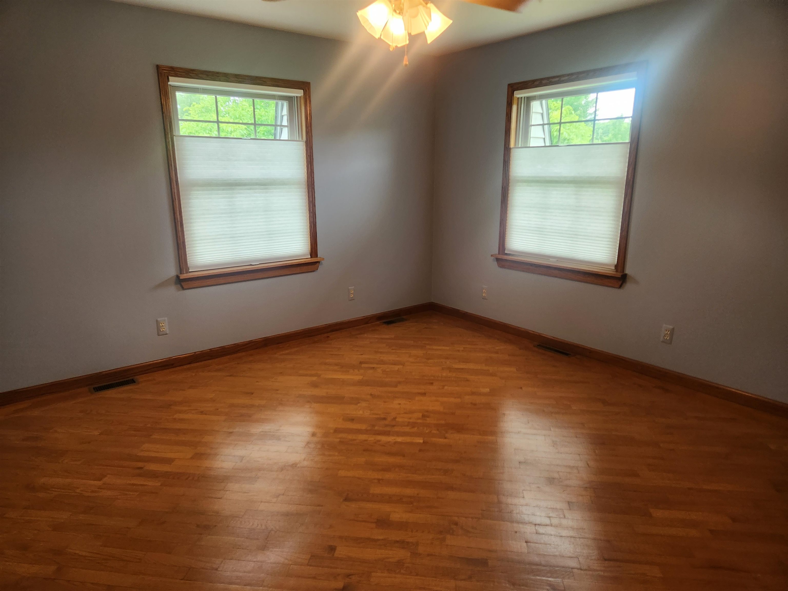 316 W Midland Road