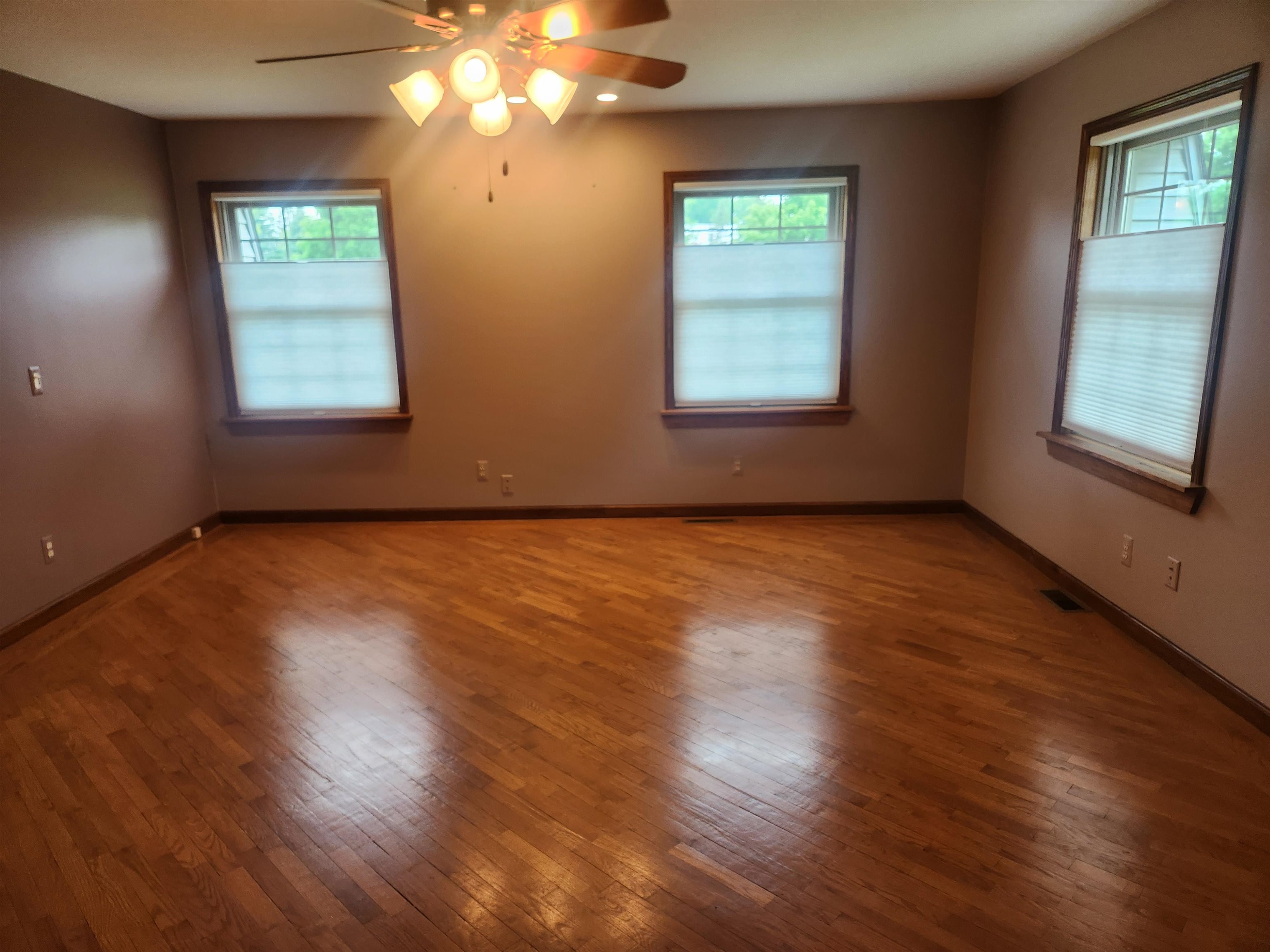 316 W Midland Road
