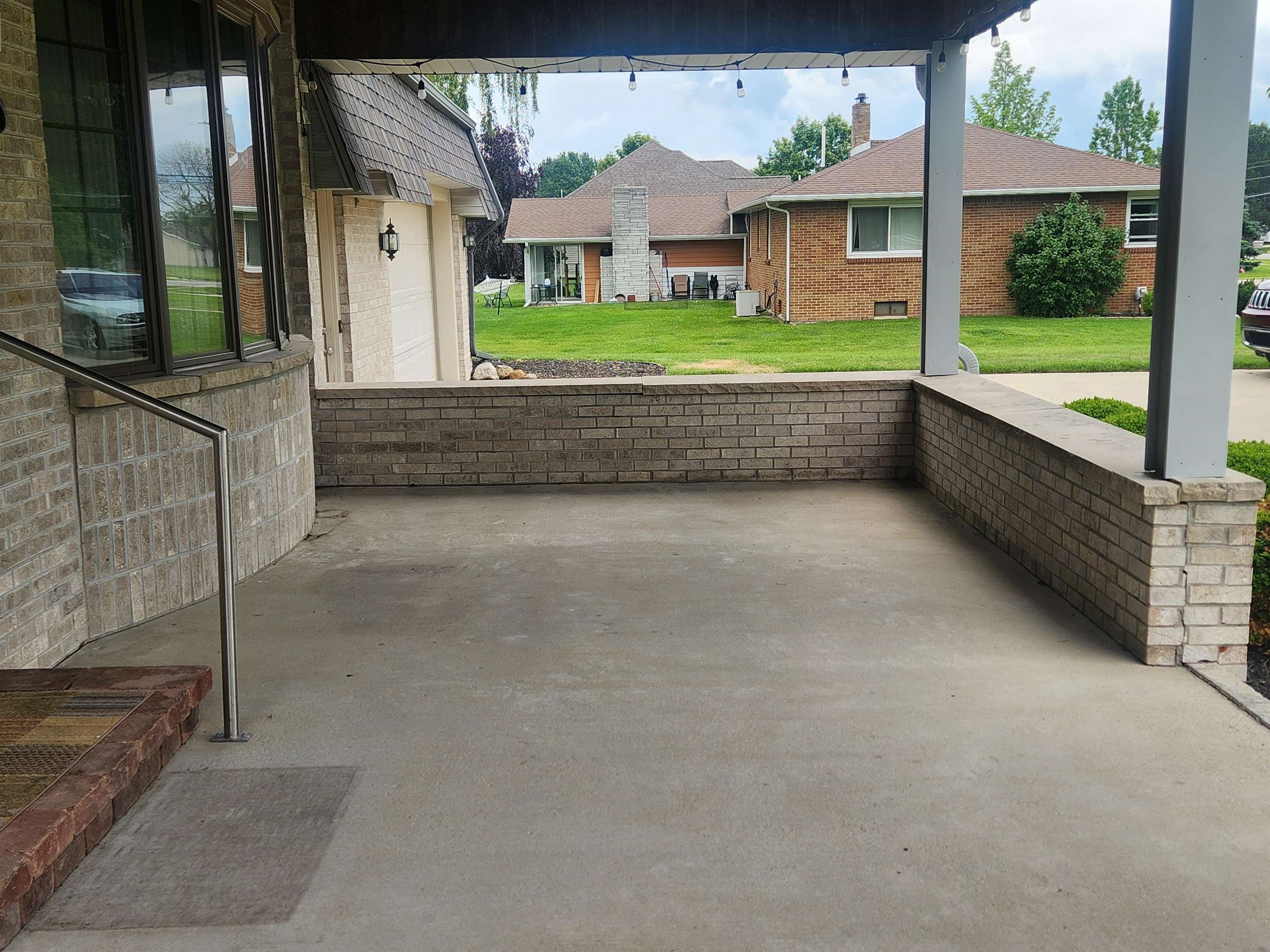 316 W Midland Road