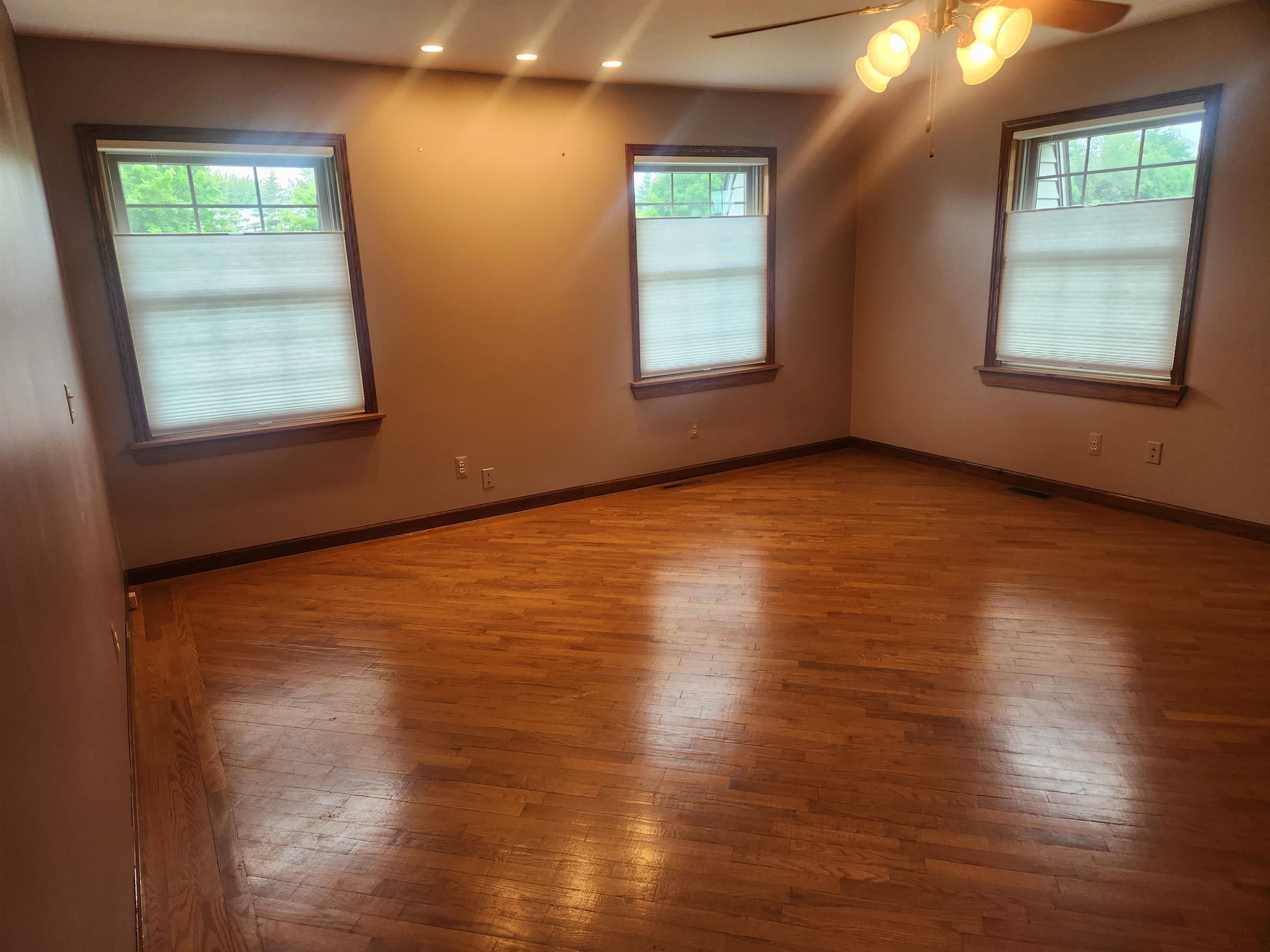 316 W Midland Road