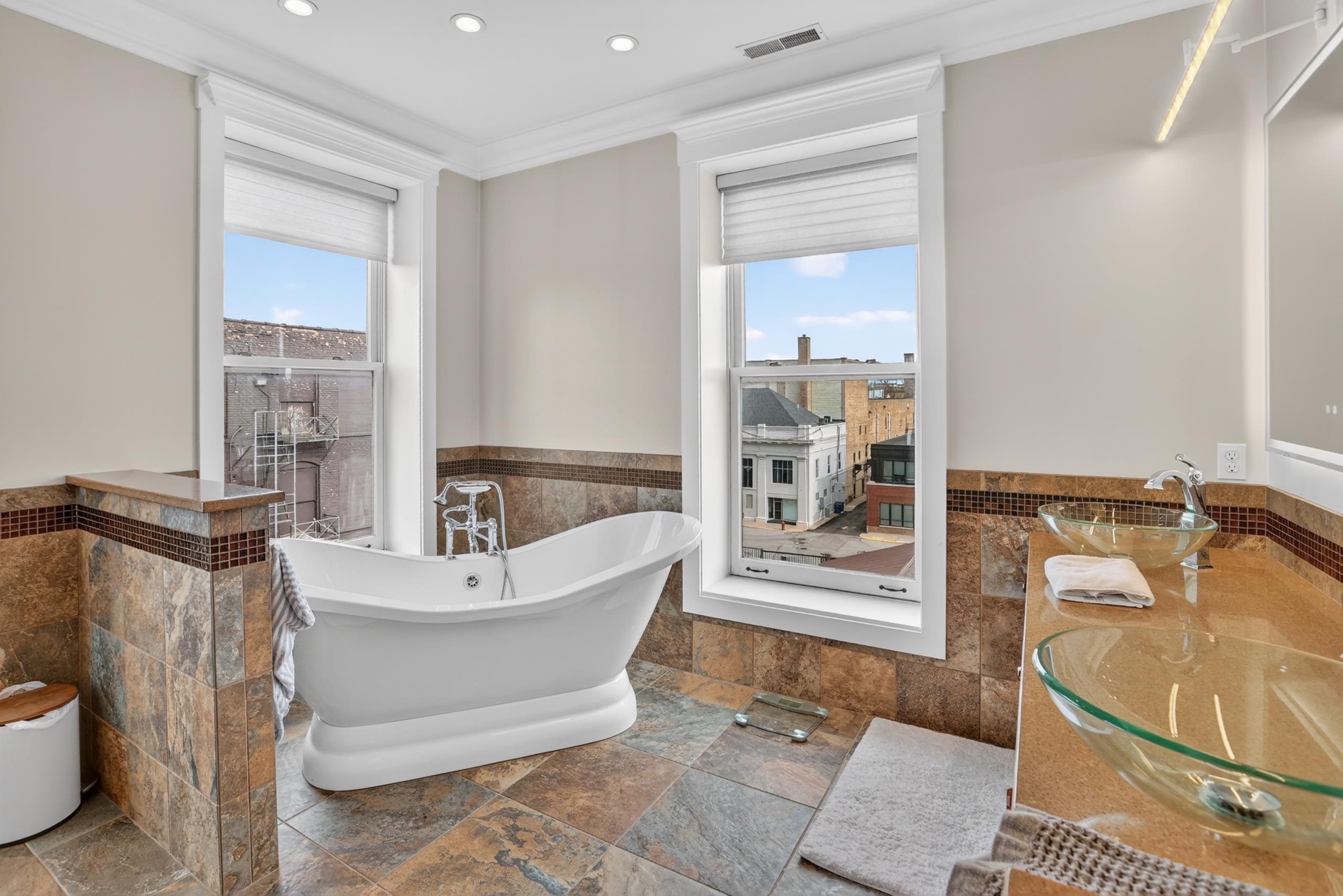 315 Center Ave Avenue Unit: 404