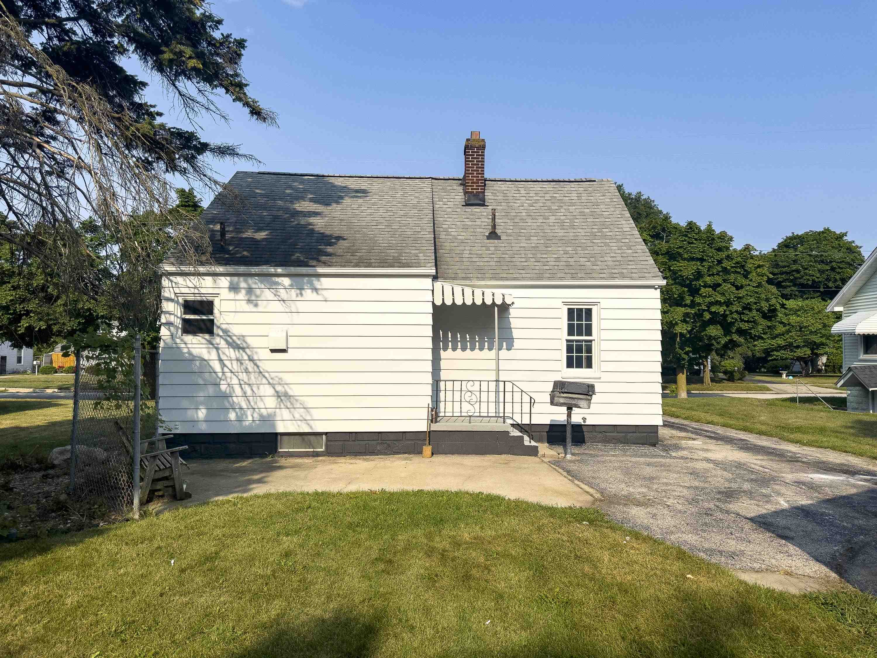 707 Burns Street