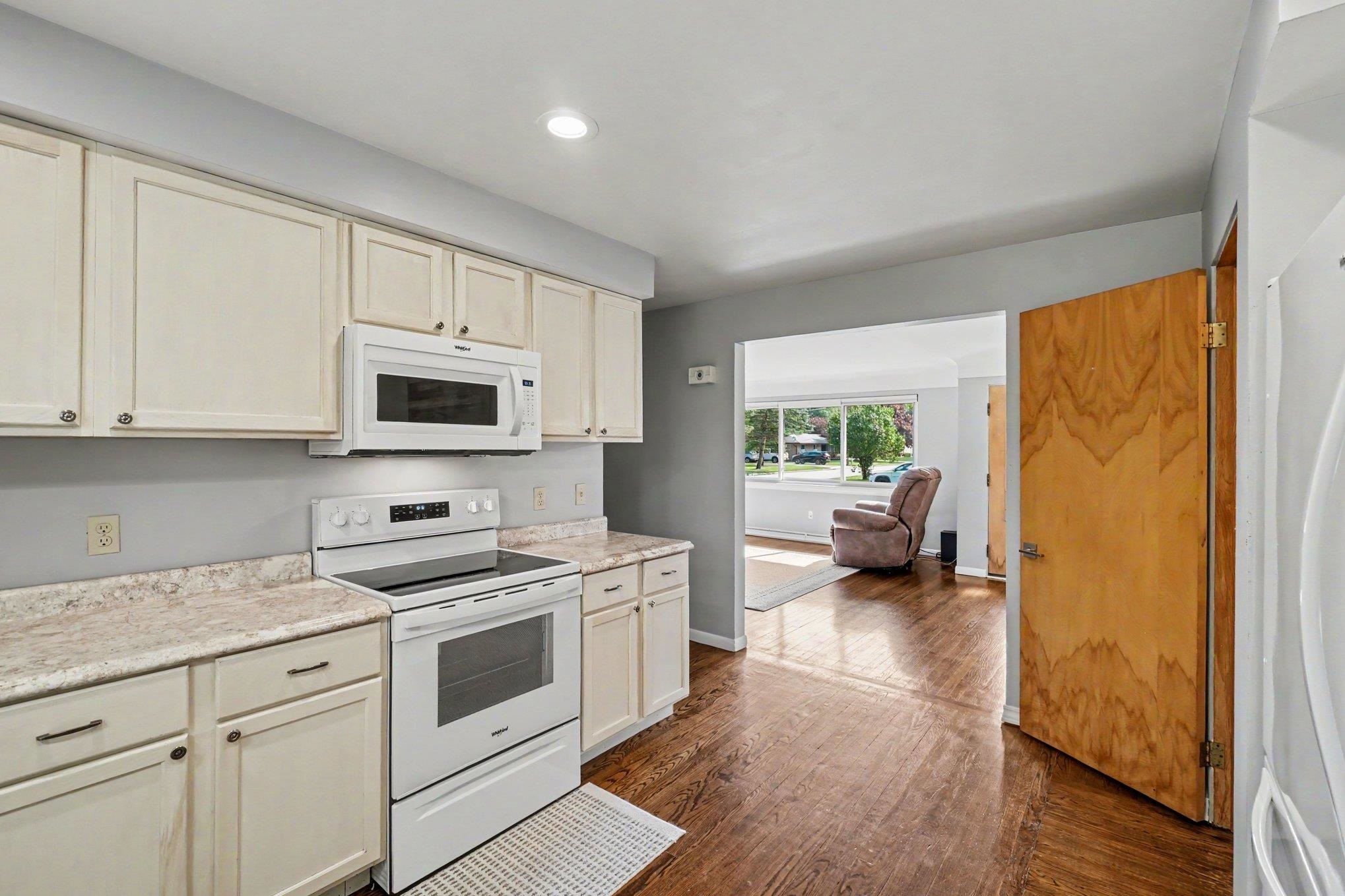 4652 Beverly Lane