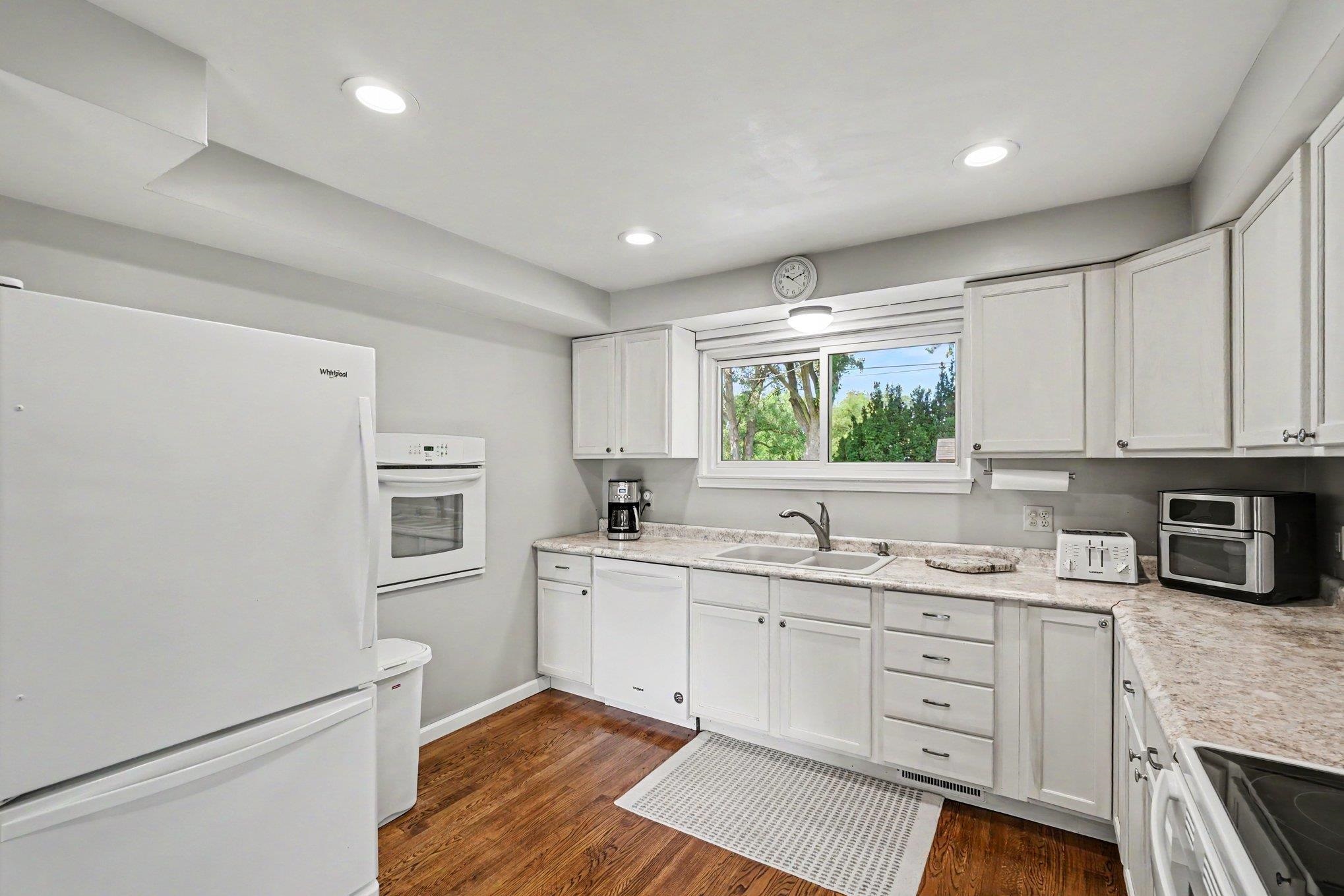 4652 Beverly Lane