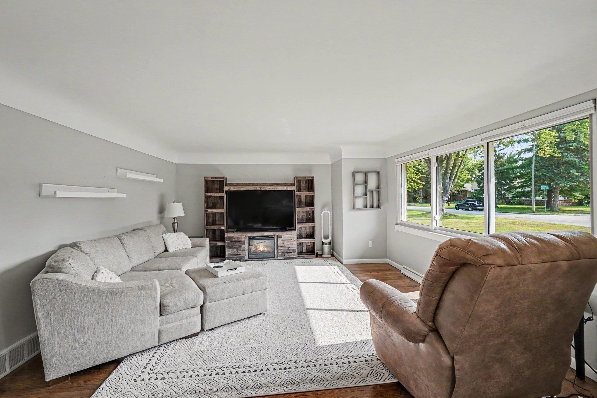 4652 Beverly Lane