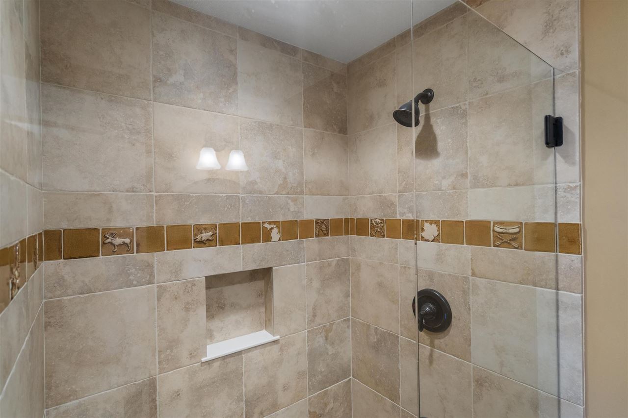 210 Crooked Tree