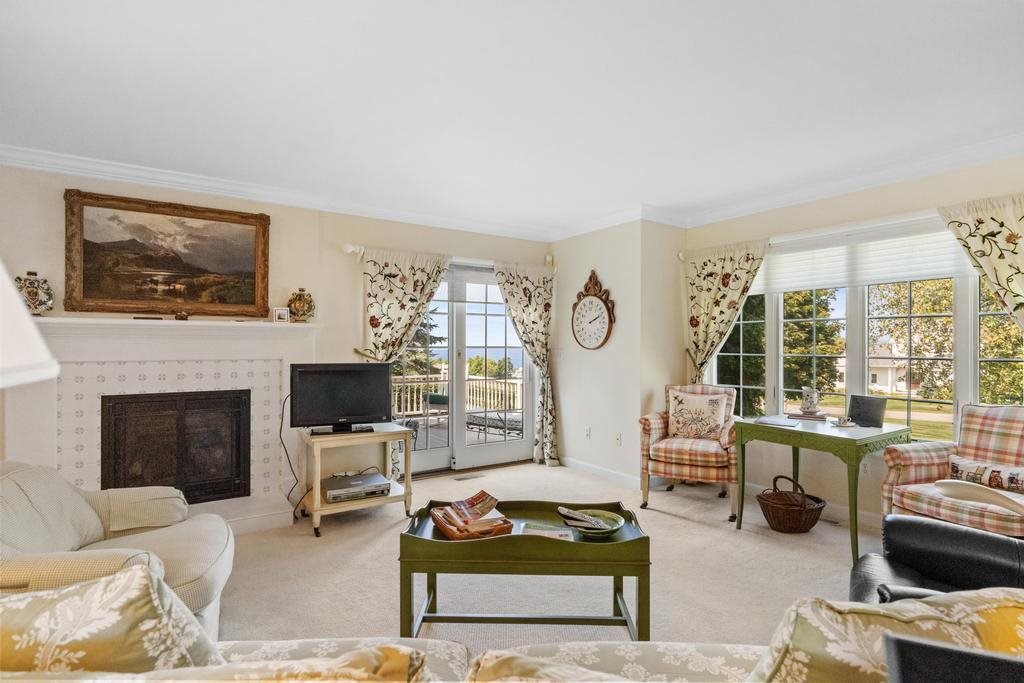160 Crooked Tree