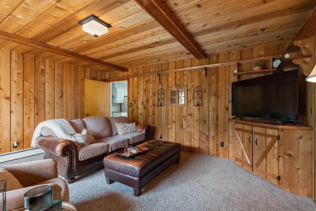1051 Hoffman