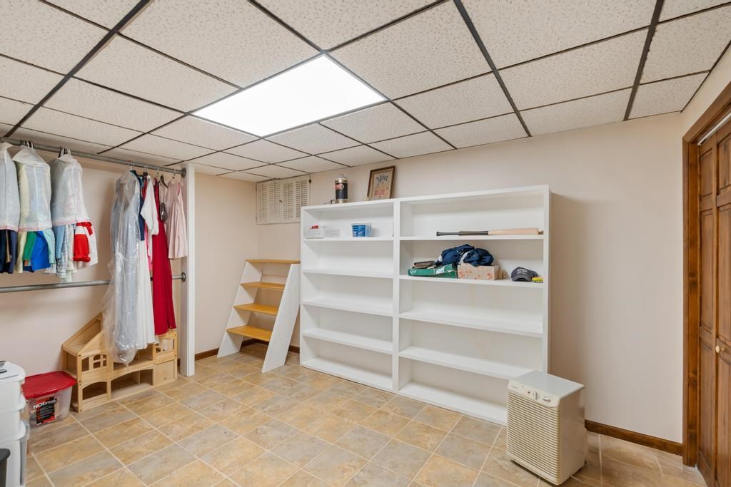 1051 Hoffman
