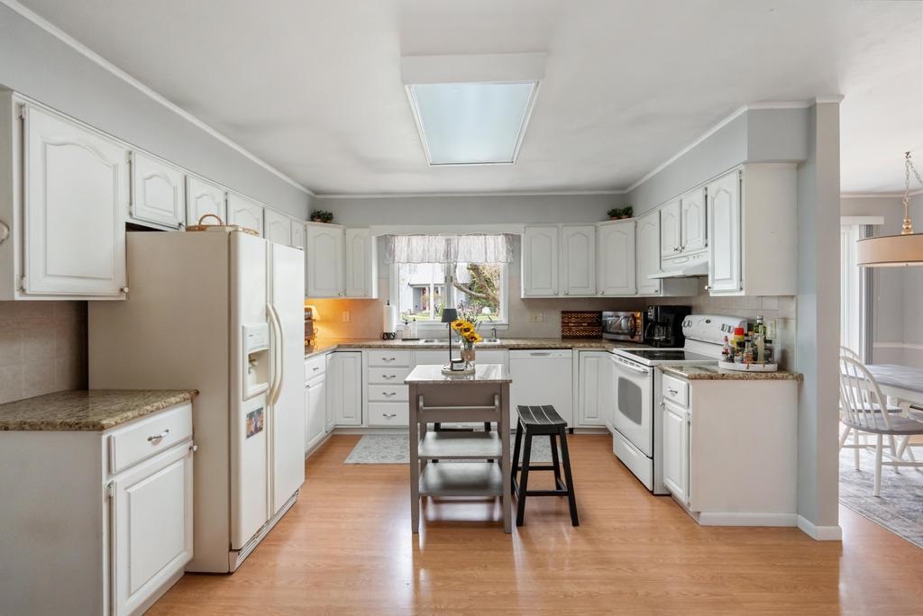1051 Hoffman