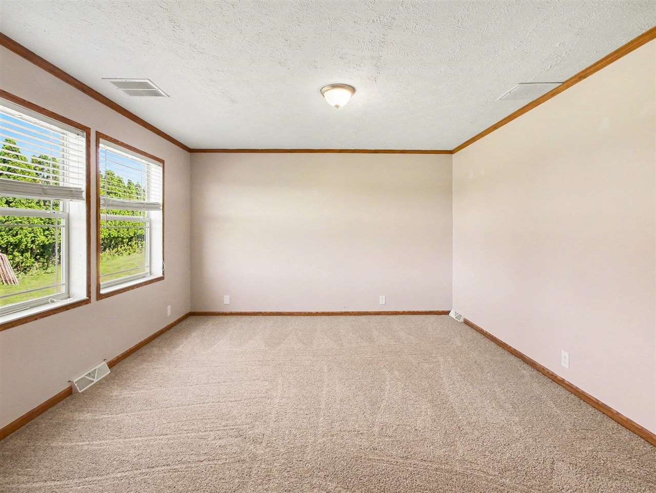 5076 Horseshoe Trail