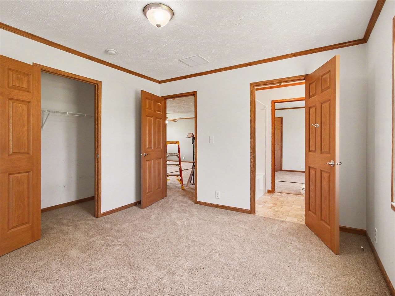 5076 Horseshoe Trail