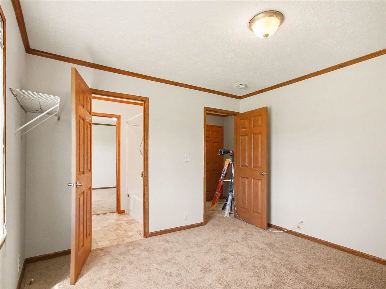 5076 Horseshoe Trail