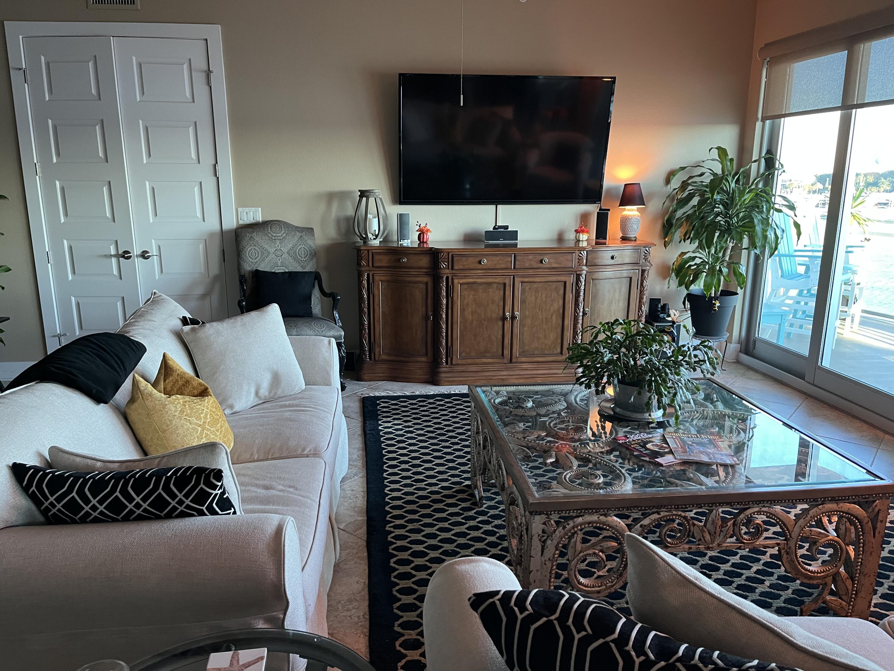 211 Durango Road, 414