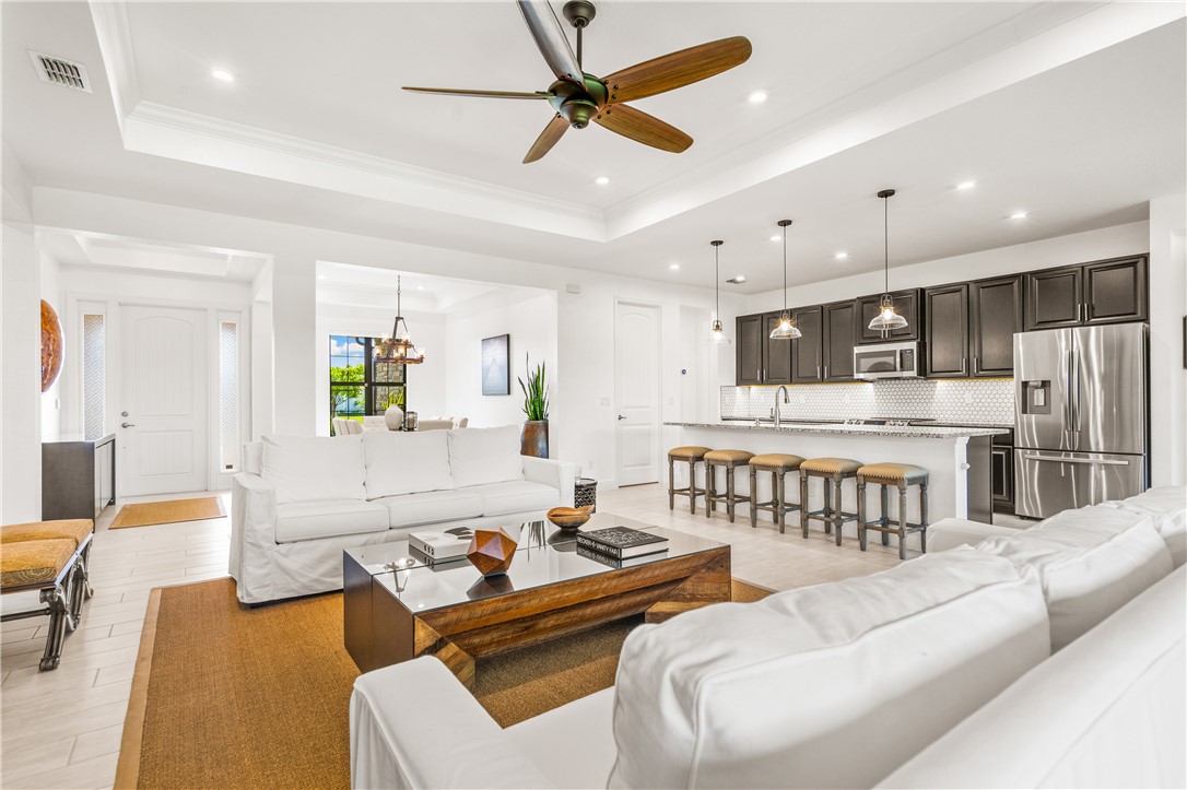 6331 Arcadia Square