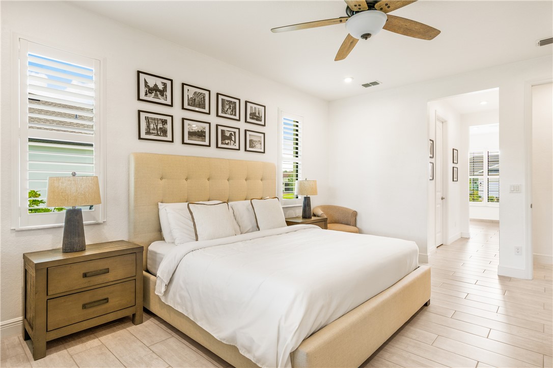 6331 Arcadia Square