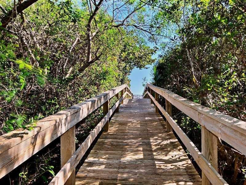 120 N White Jewel Court