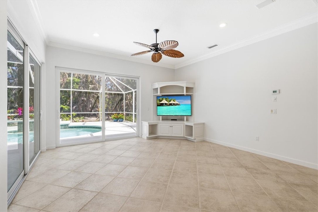 120 N White Jewel Court