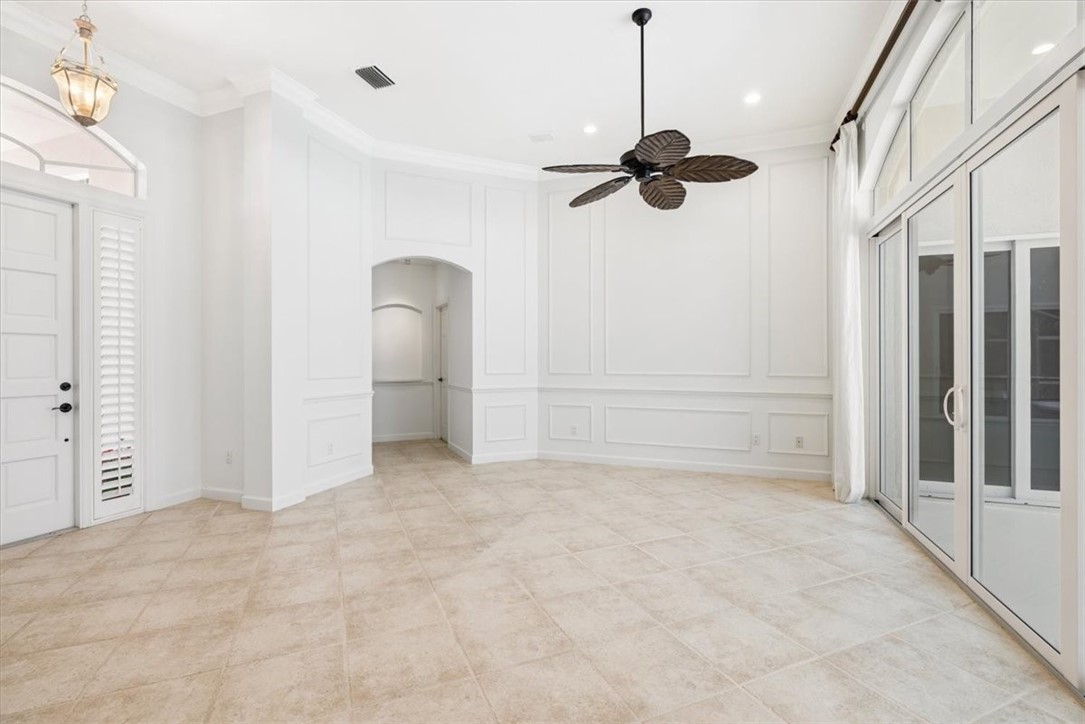 120 N White Jewel Court