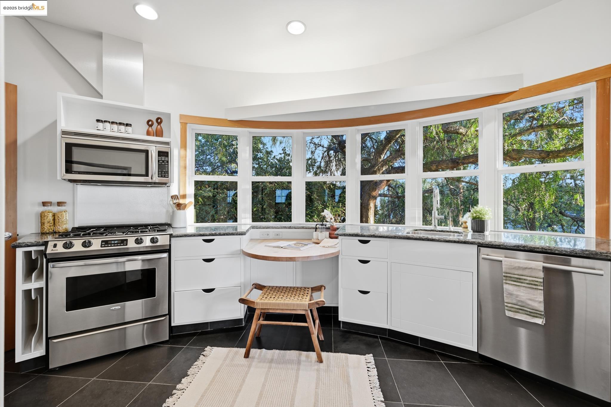 5729 Buena Vista Ave