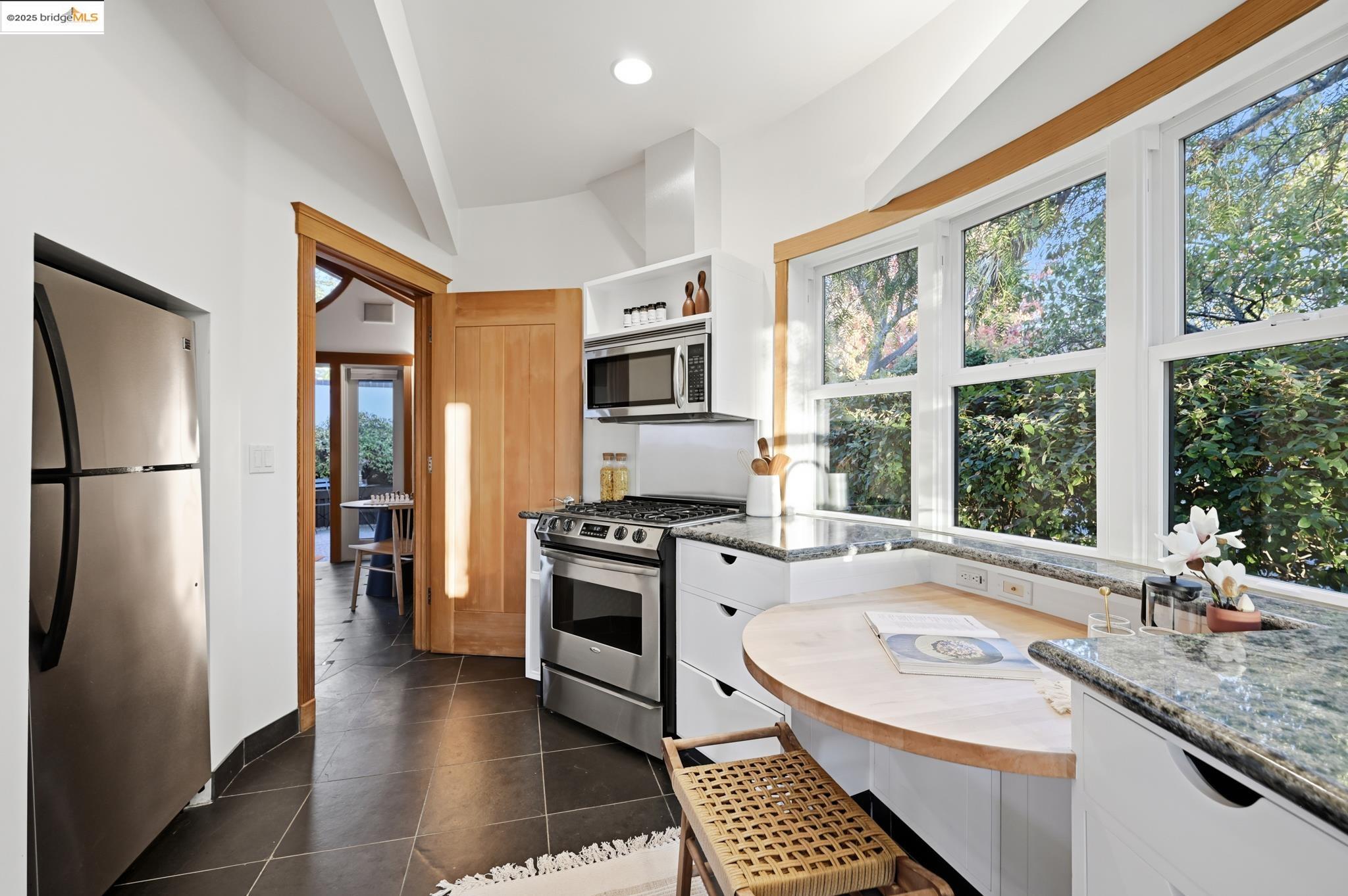 5729 Buena Vista Ave