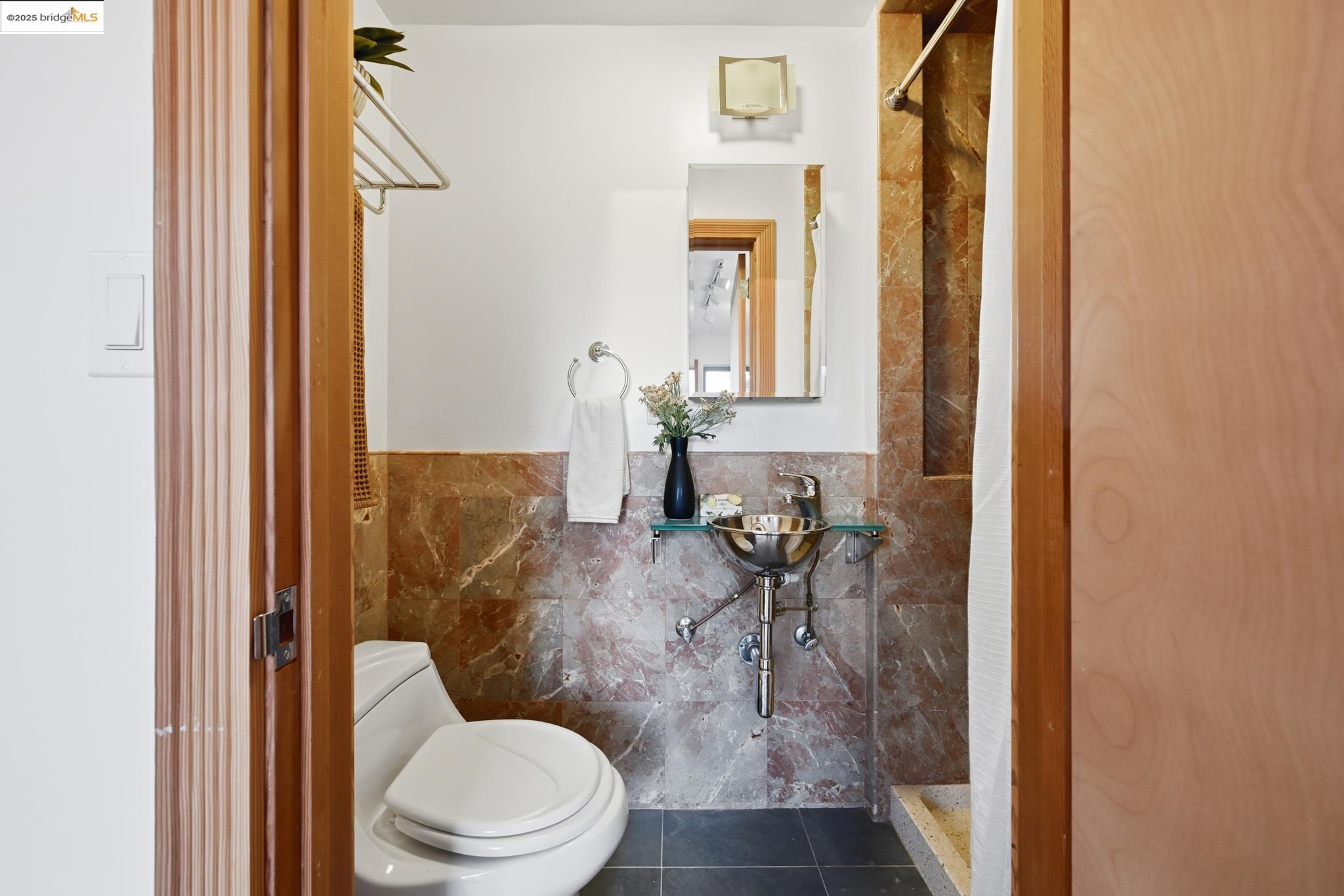 5729 Buena Vista Ave