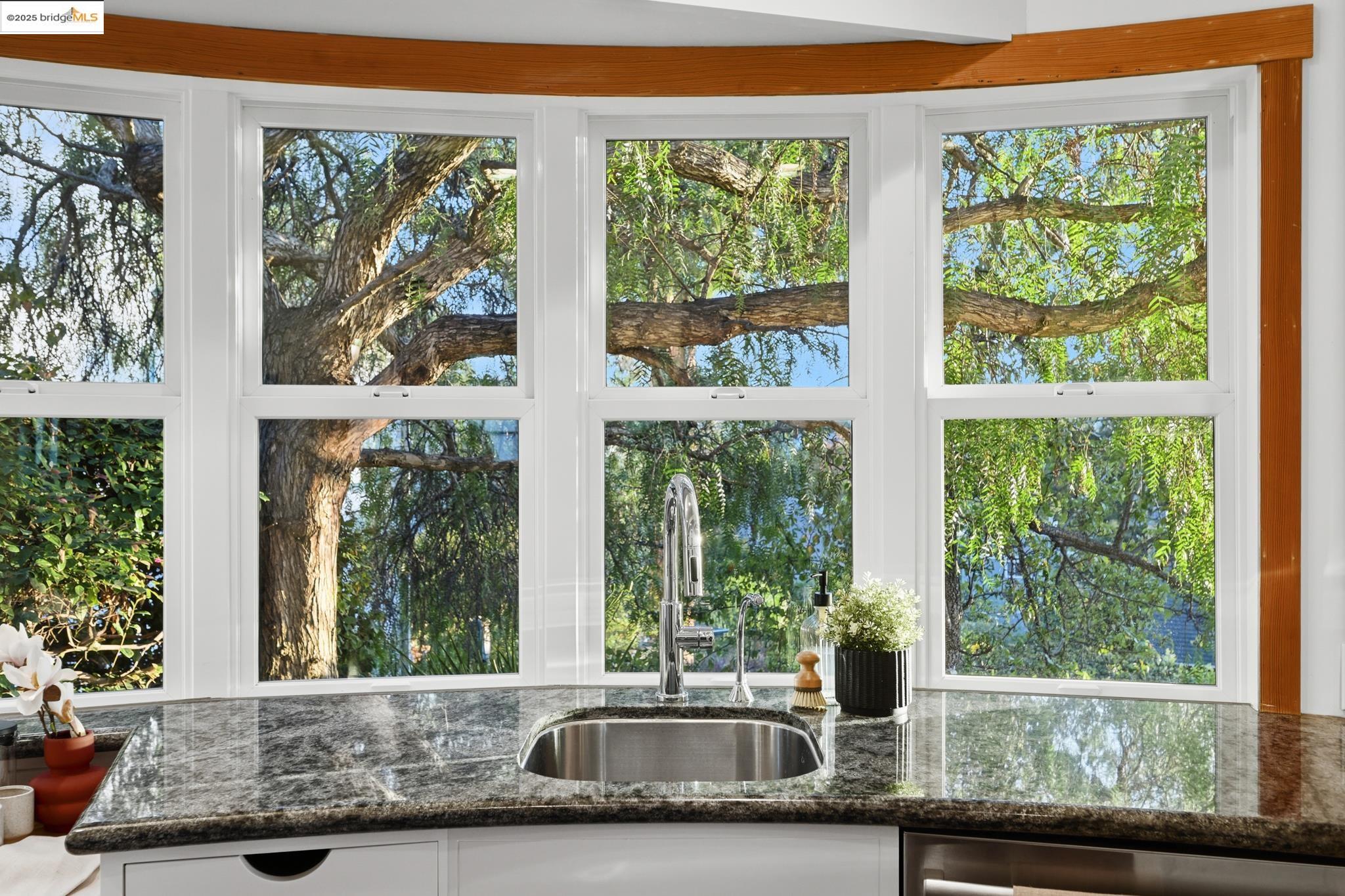 5729 Buena Vista Ave