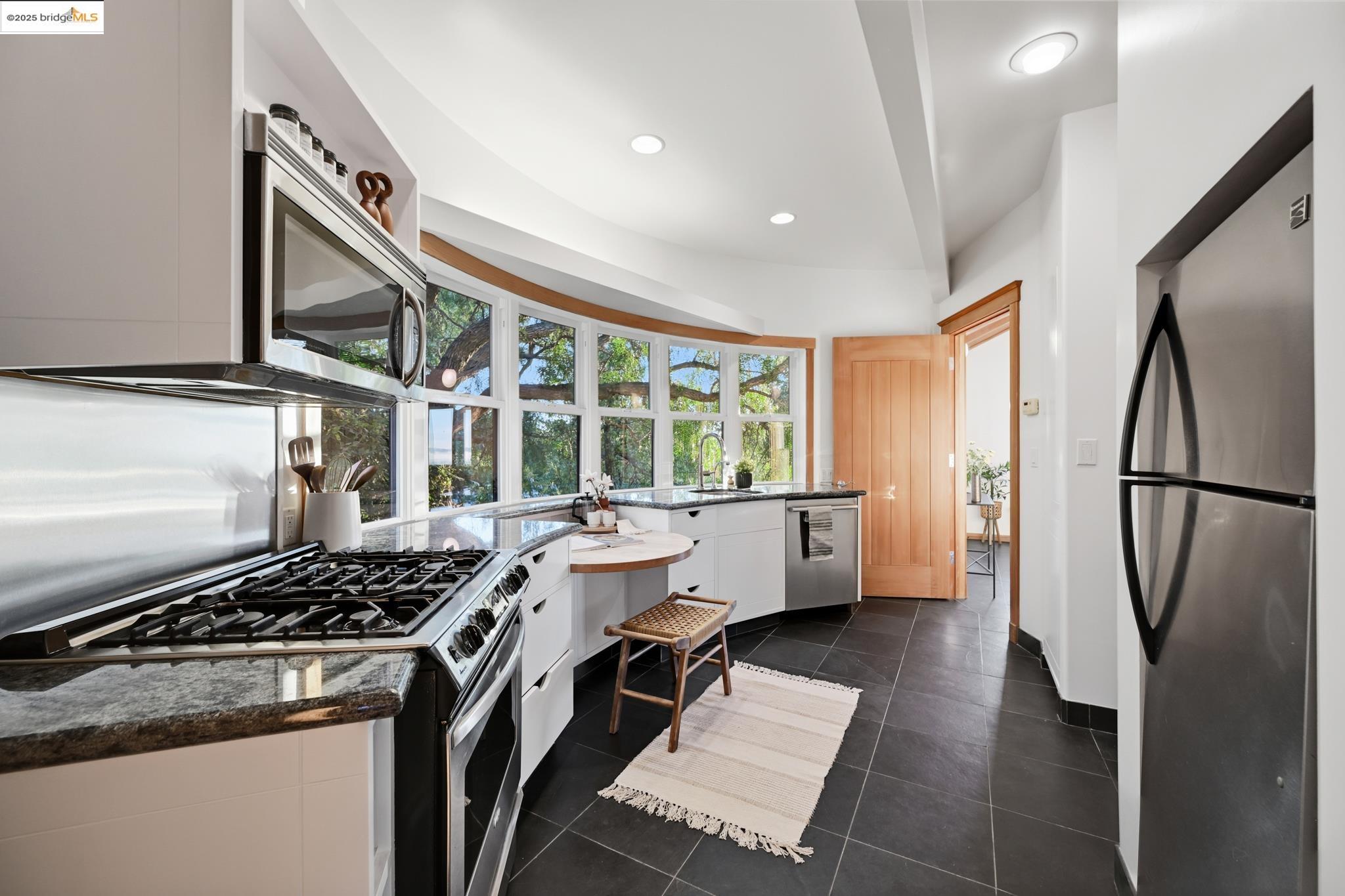 5729 Buena Vista Ave