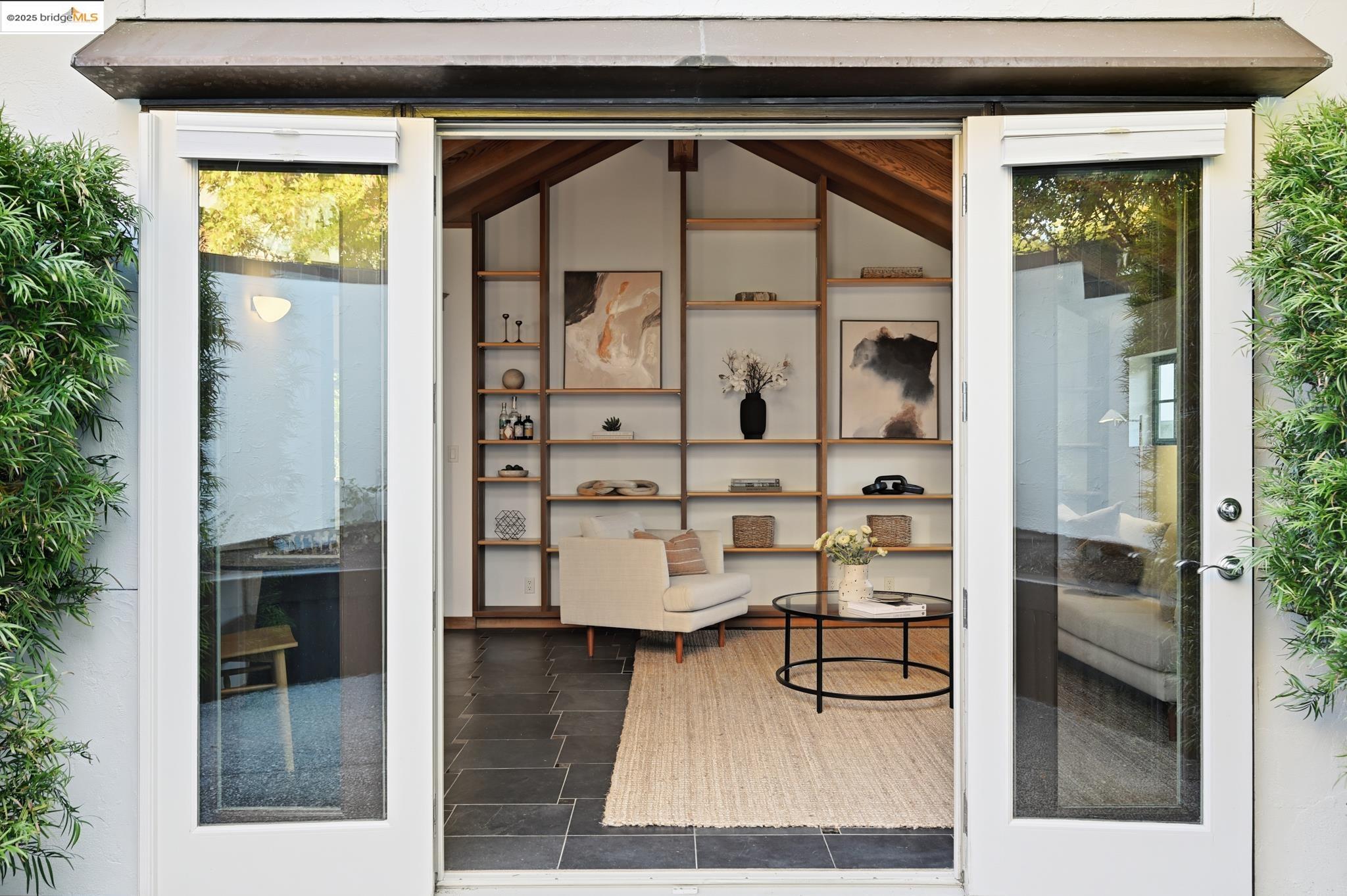 5729 Buena Vista Ave