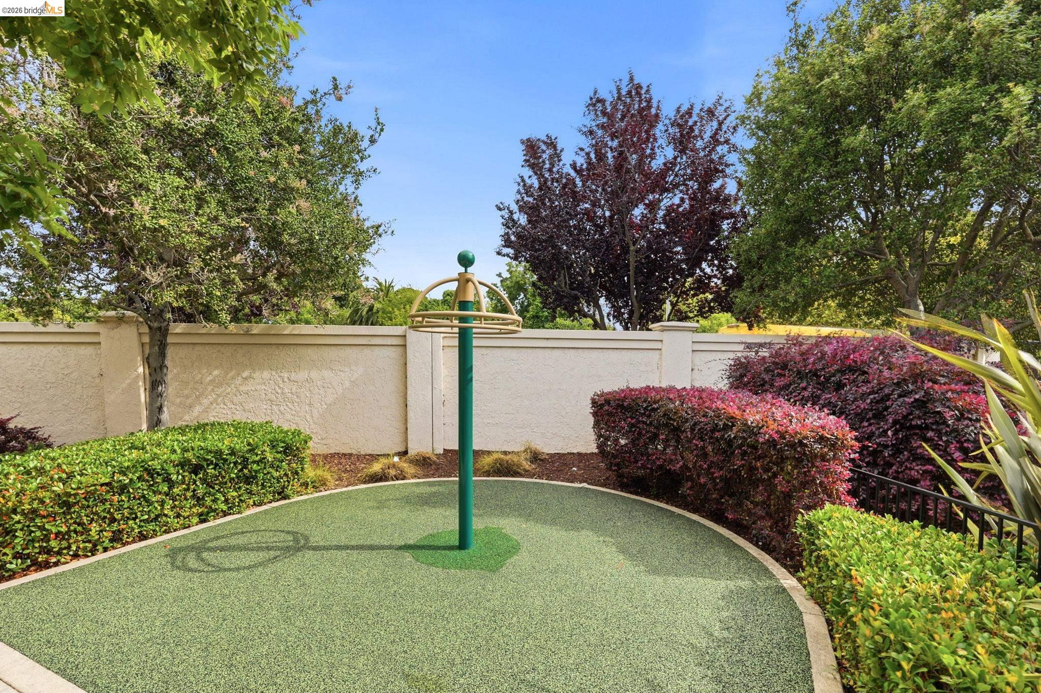 104 Serra Way