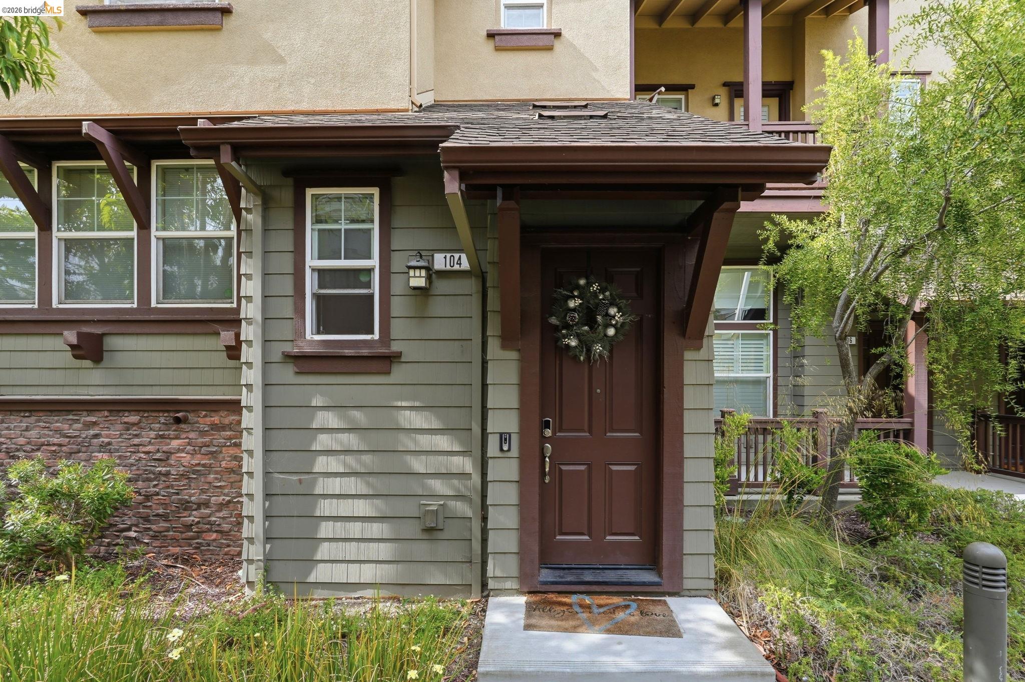 104 Serra Way