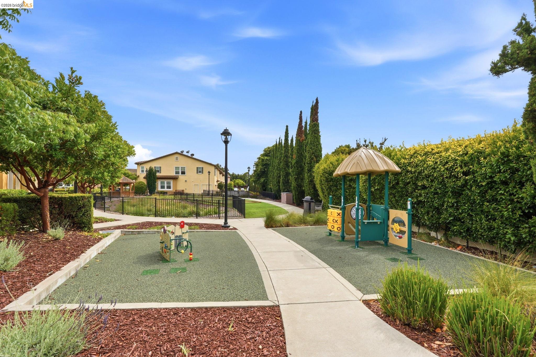 104 Serra Way