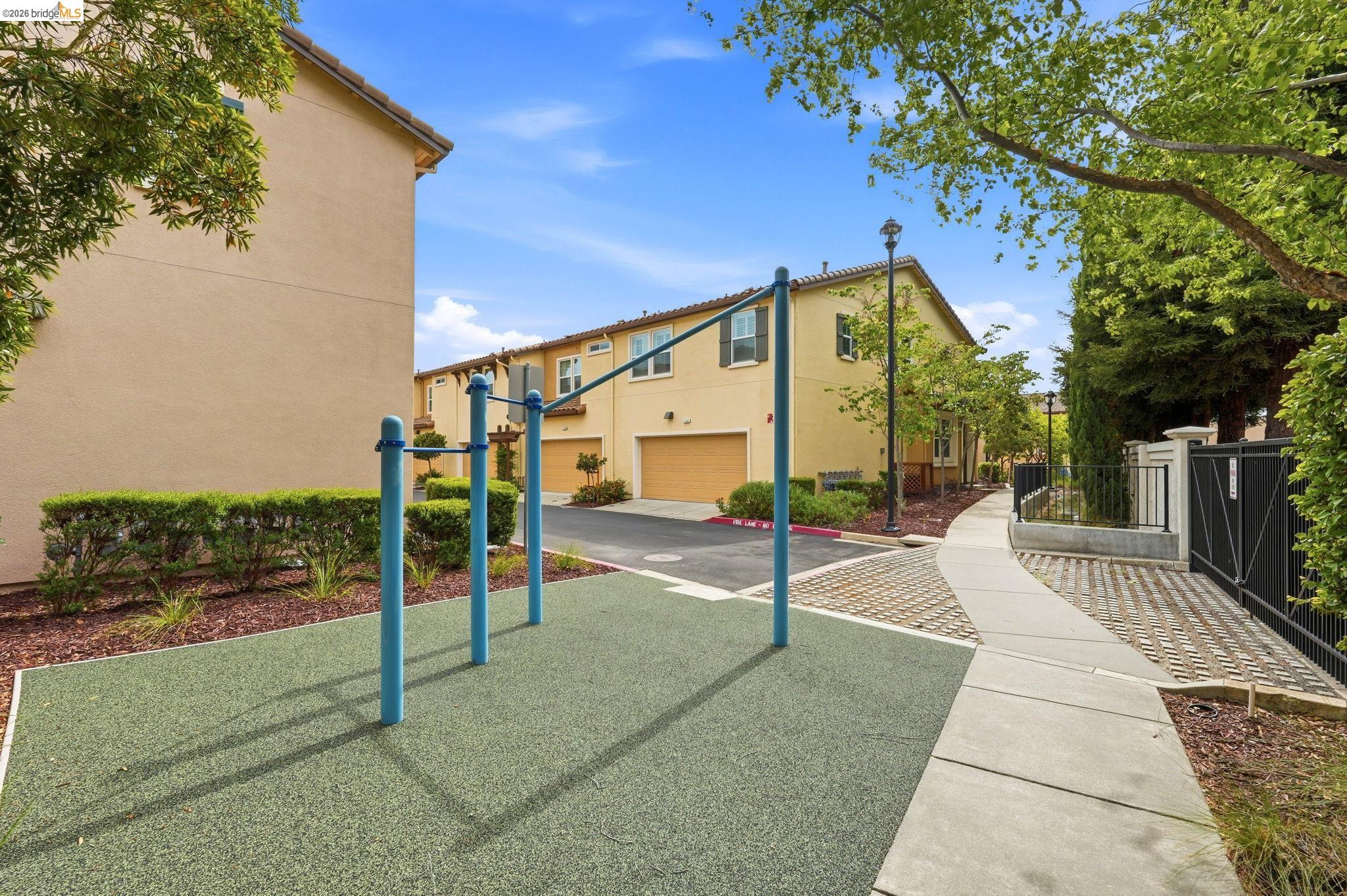 104 Serra Way
