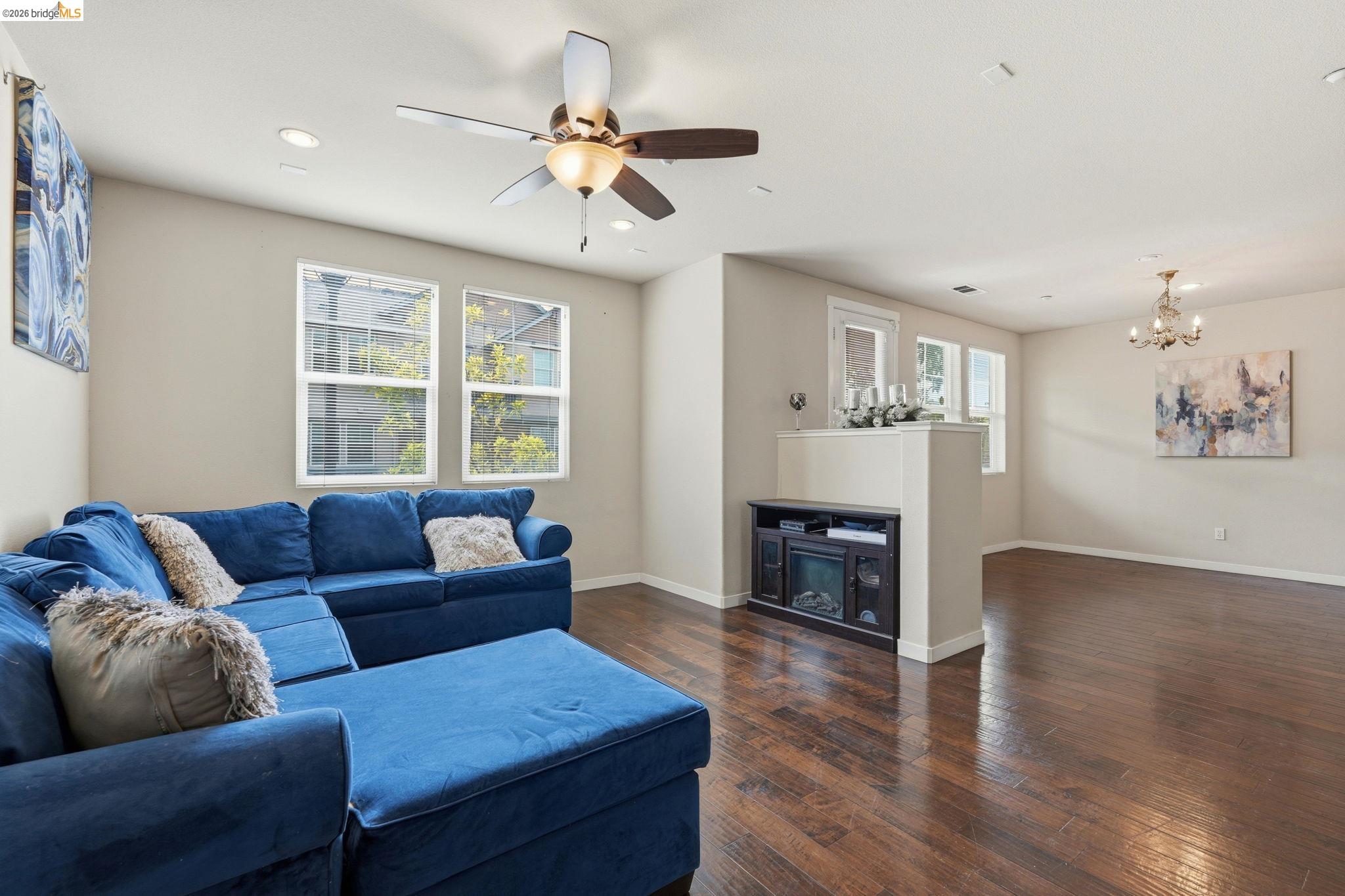 104 Serra Way