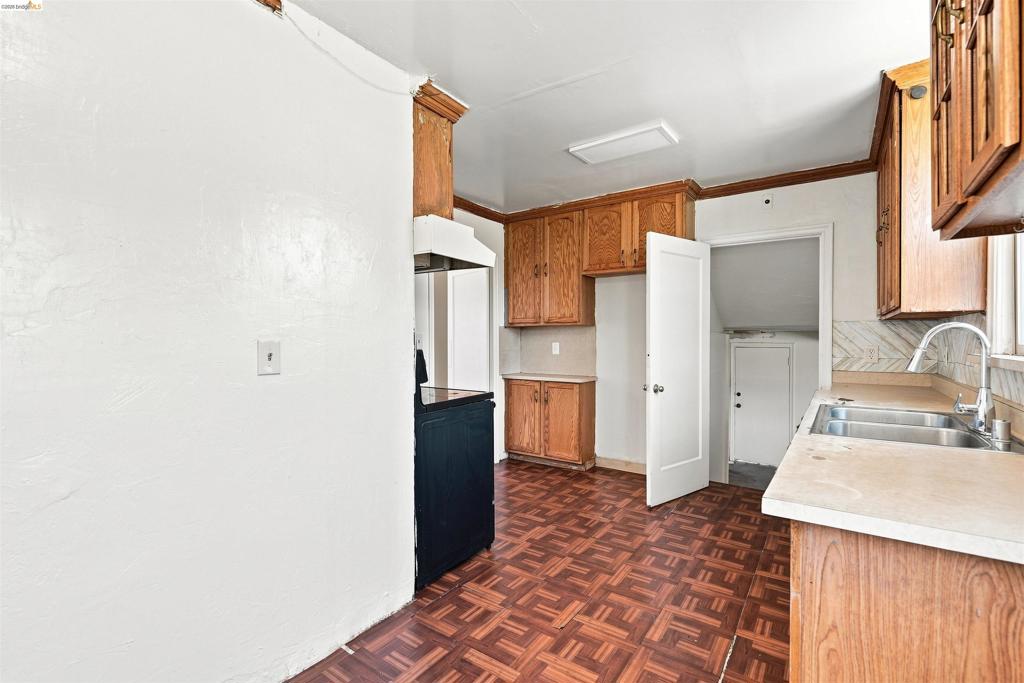 2401 80Th Ave