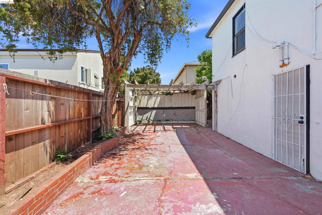 2401 80Th Ave