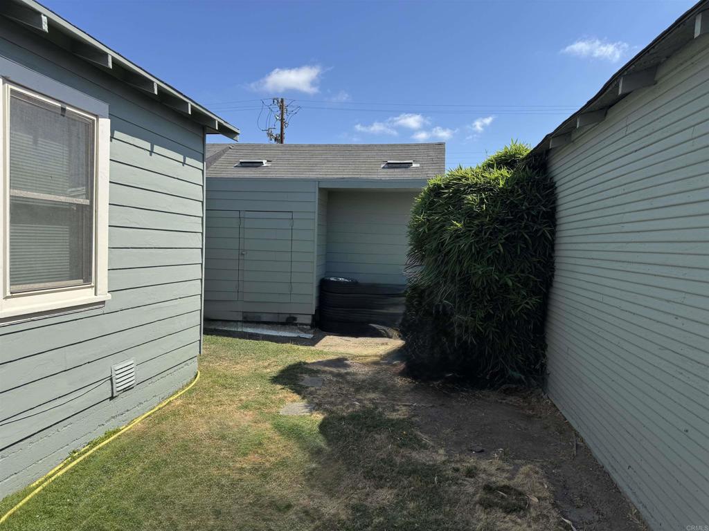 10407 10411 Pontiac Street