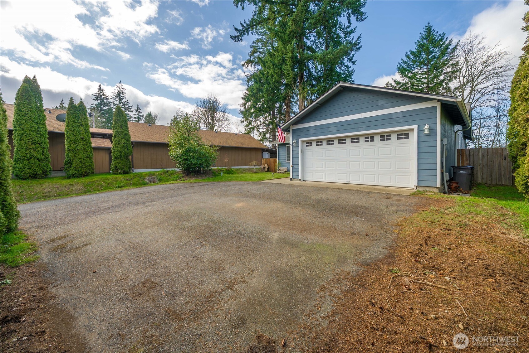 127 Bremerton Boulevard W