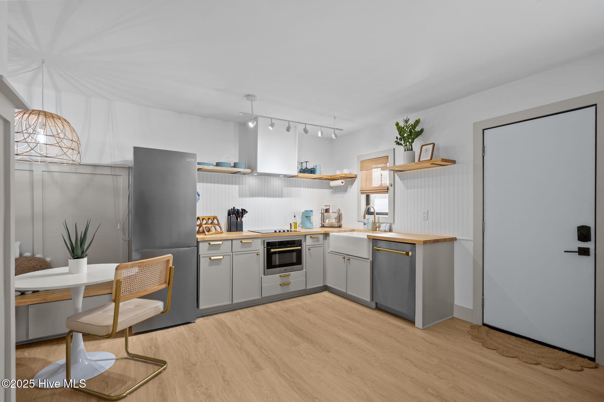 1603 Lake Park Boulevard S